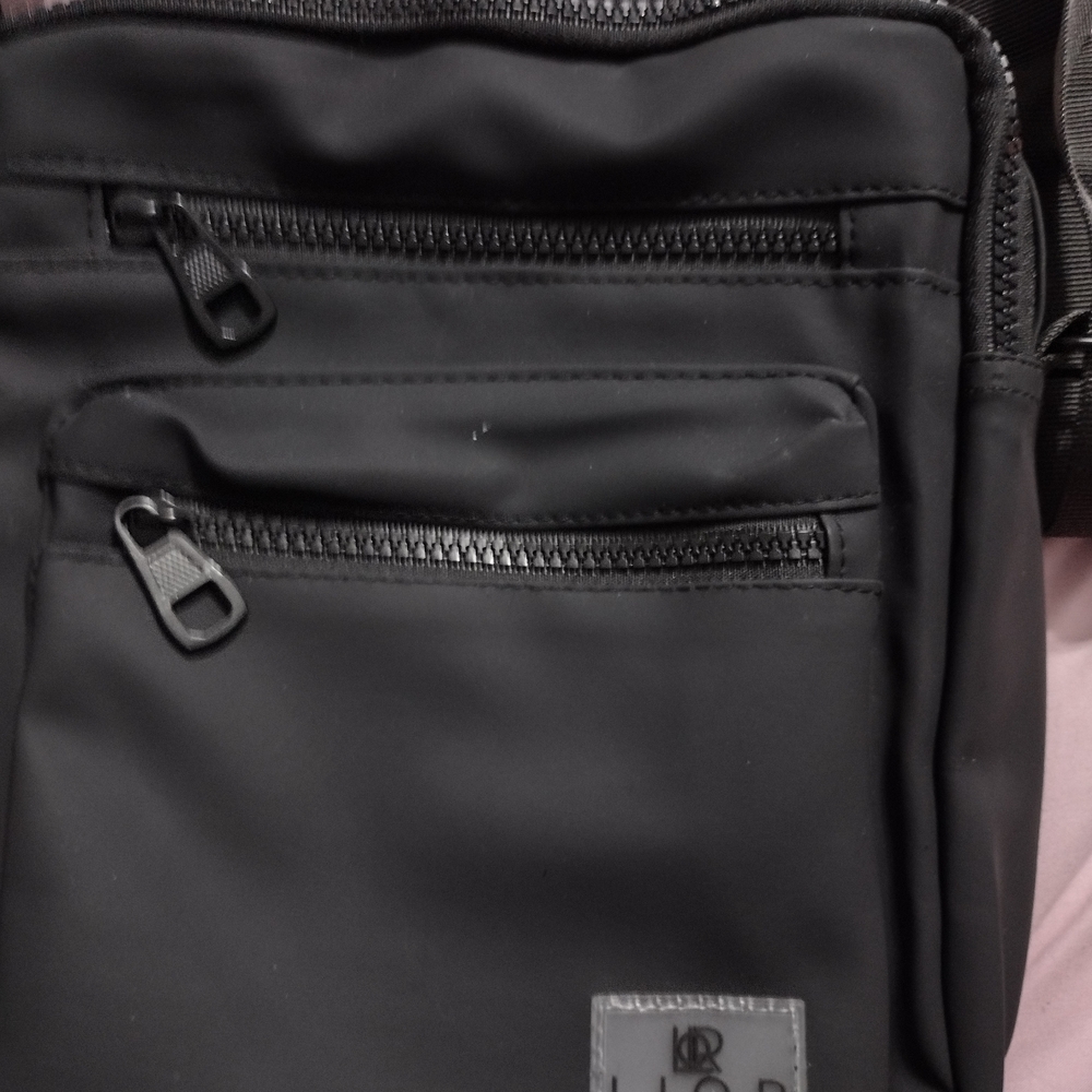Stylish Black Messenger Lior Unisex Cross Body Bag New Handle & Strap